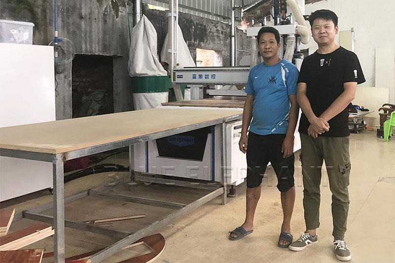 海南儋州XX家具厂订购板式家具生产线