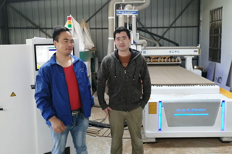 安徽淮南XX板式家具厂订购隐形板式家具生产线